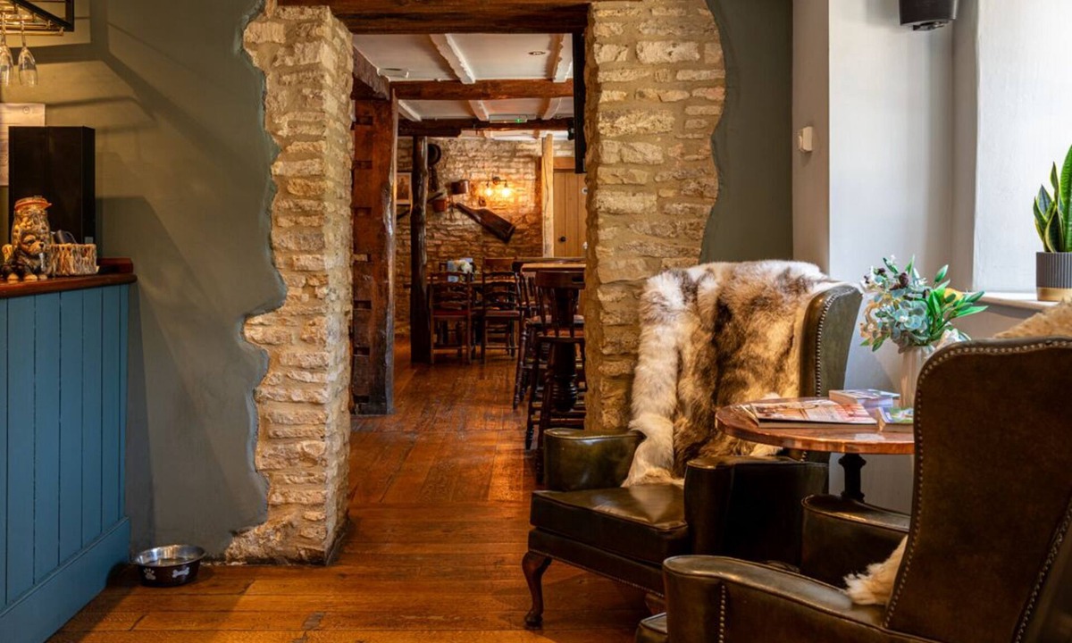 North Cerney Hotel | Bathurst Arms