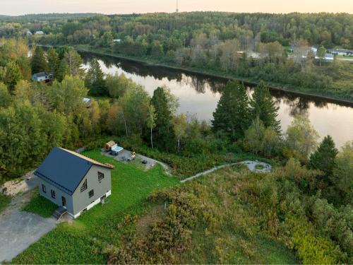 Mauricie Ski Chalet | Batiscan - Waterfront Private Spa & Sauna