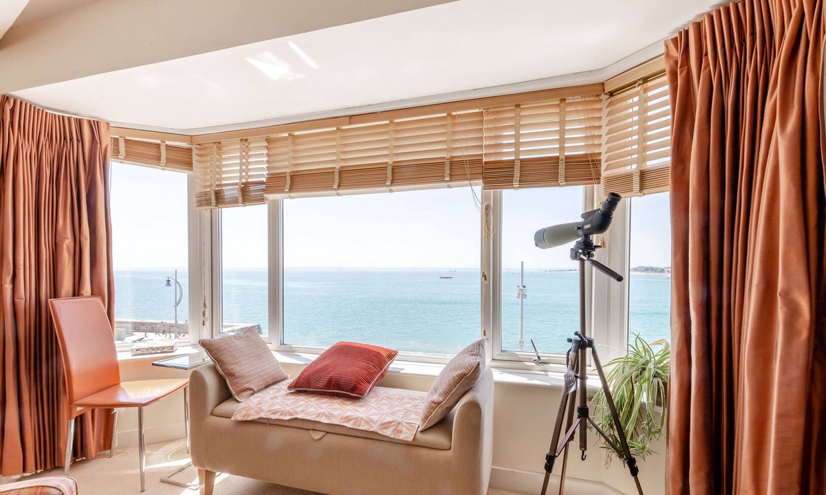 Old Portsmouth Cottage | Battery House