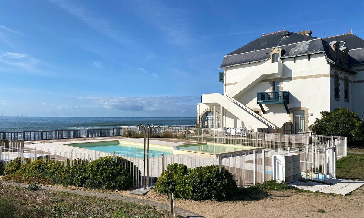 Batz-sur-Mer Apartment | Batz-sur-Mer: Duplex Apt 2 Bedrooms, 6 Guests, Parking