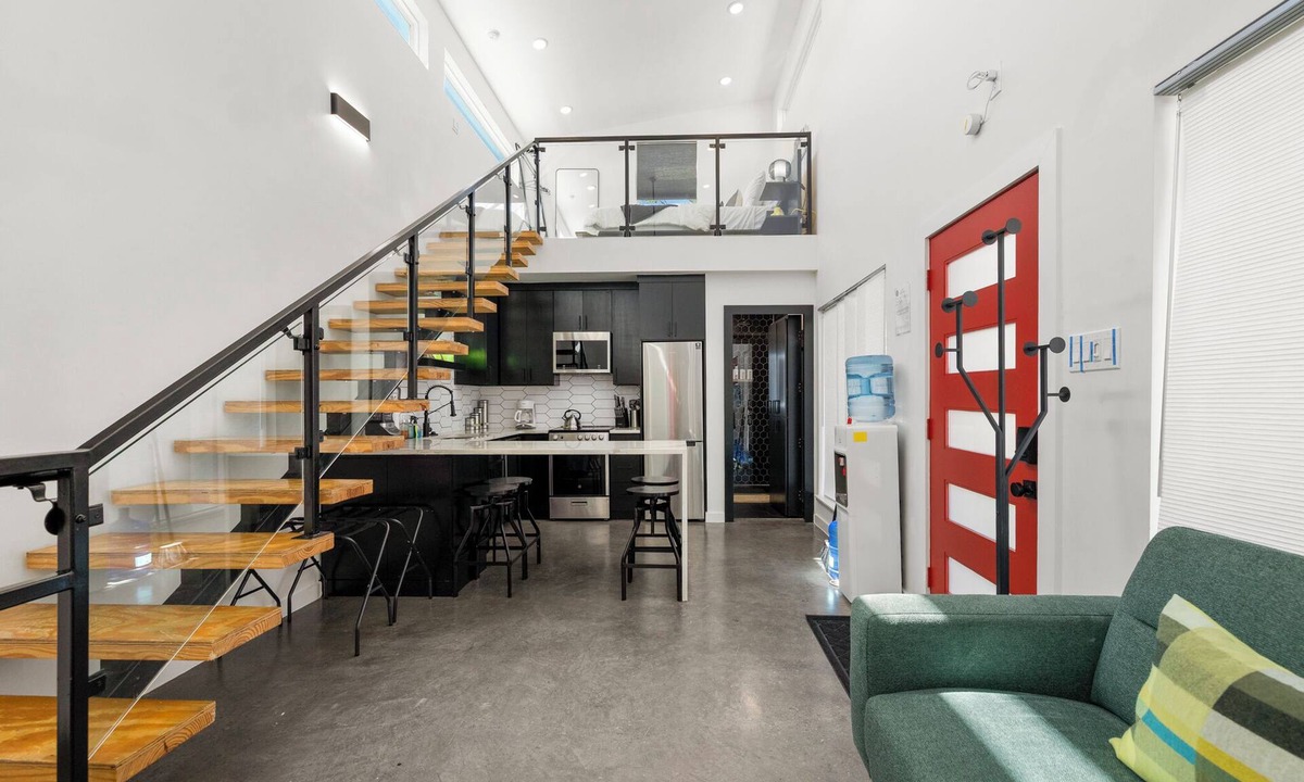 Greater East End Apartment | Bauhaus loft in the EE - 3 km from FIFA Fest
