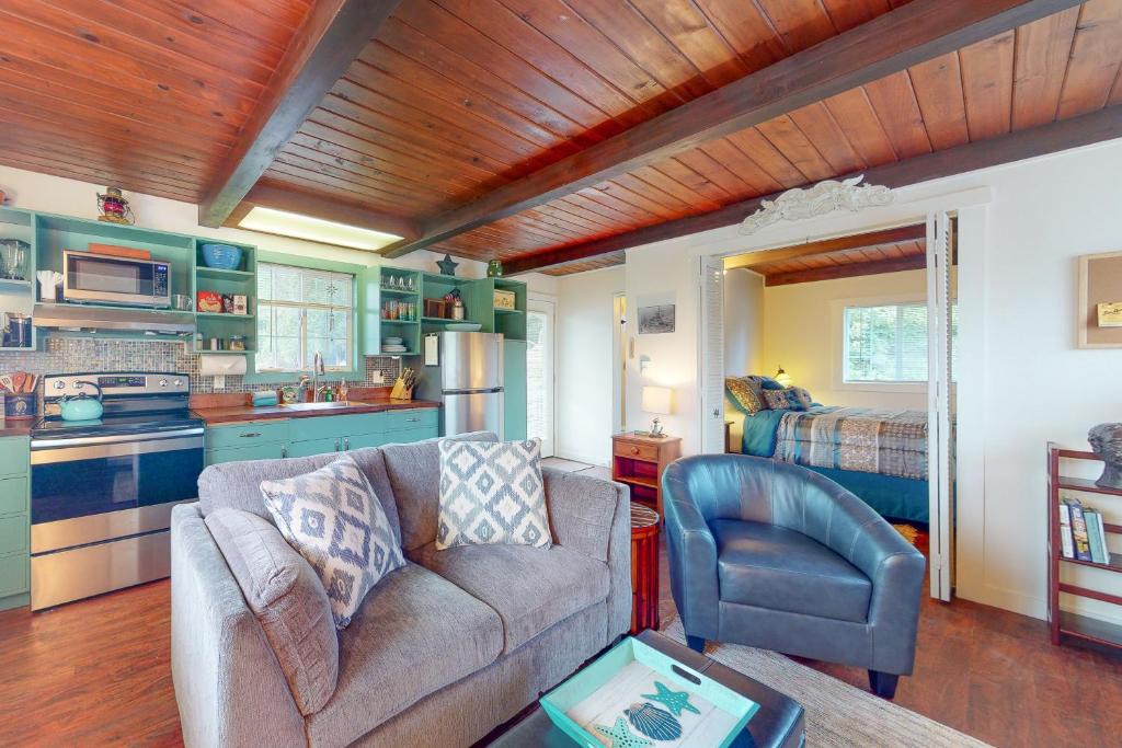 Winchester Bay Apartment | Bay Bliss #2