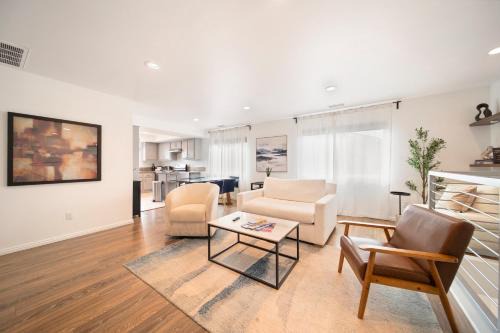Lawndale House | Bay Breeze Hideaway