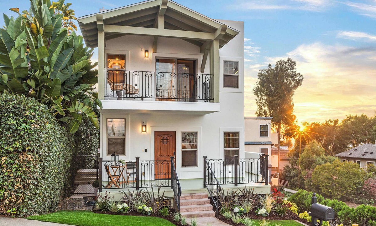 Mission Hills House | Bay & City Views★Sundeck★Hot Tub★Shuffle Board