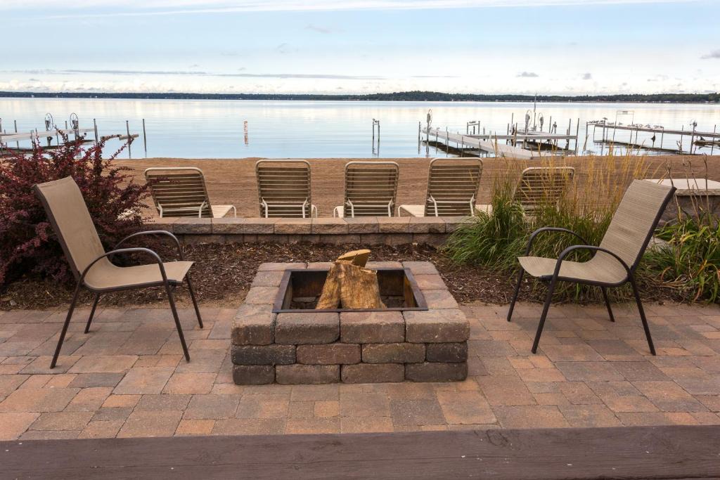 Nisswa Apartment | Bay Colony Unit 763- Lower