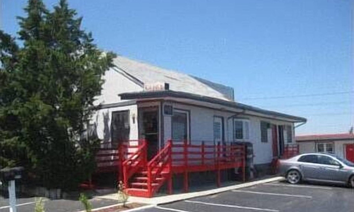 Pleasantville Hotel | Bay Drive Motel