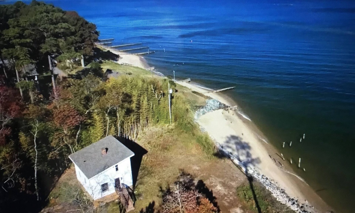 Reedville House | Bay Front Small Contemporary
