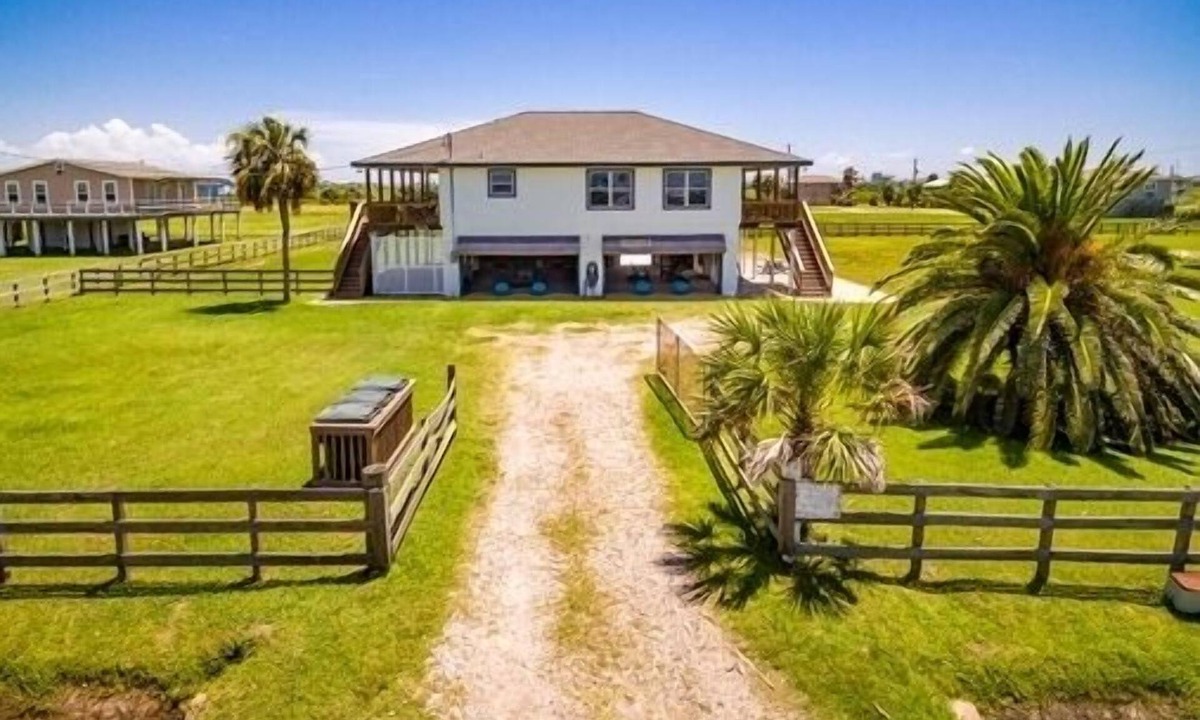 Galveston House | BAY HARBOR BIG HOUSE