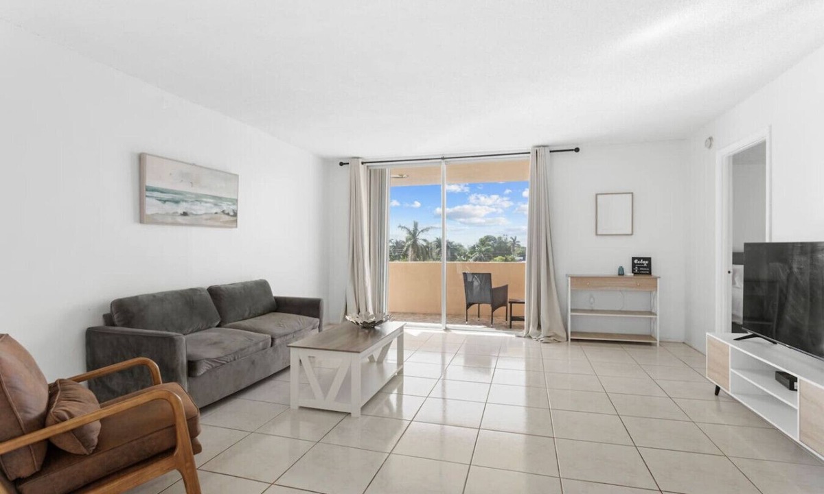 Bay Harbor Islands Apartment | Bay Harbor Sunset Apt 5C