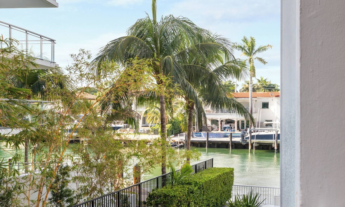 Bay Harbor Islands Apartment | BAY HARBOR SUNSET 2B