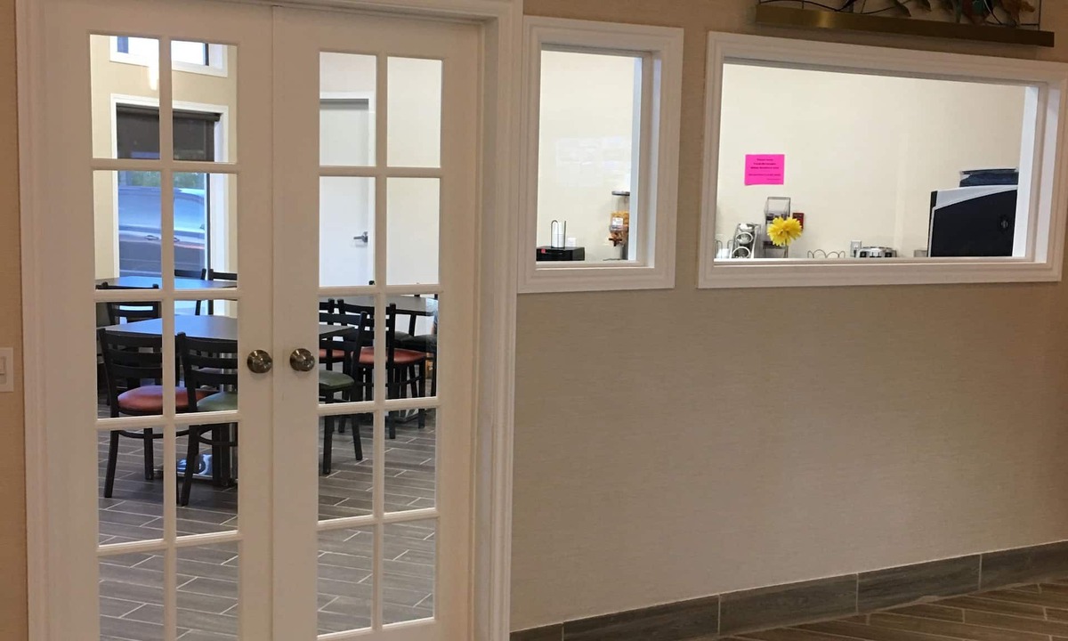 Neepawa Hotel | Bay Hill Inns & Suites, Neepawa