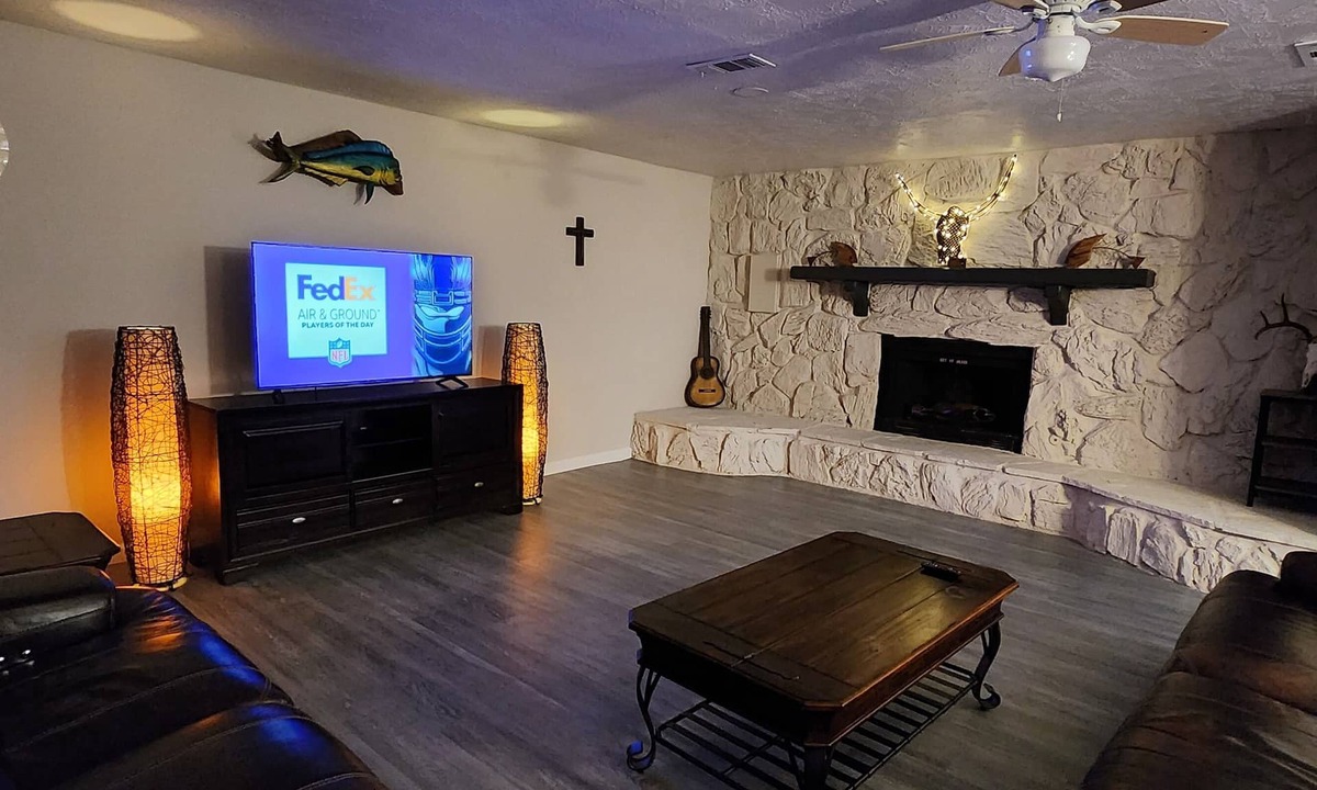 Orange House | Bay House 4 bedroom 3 full bathnn