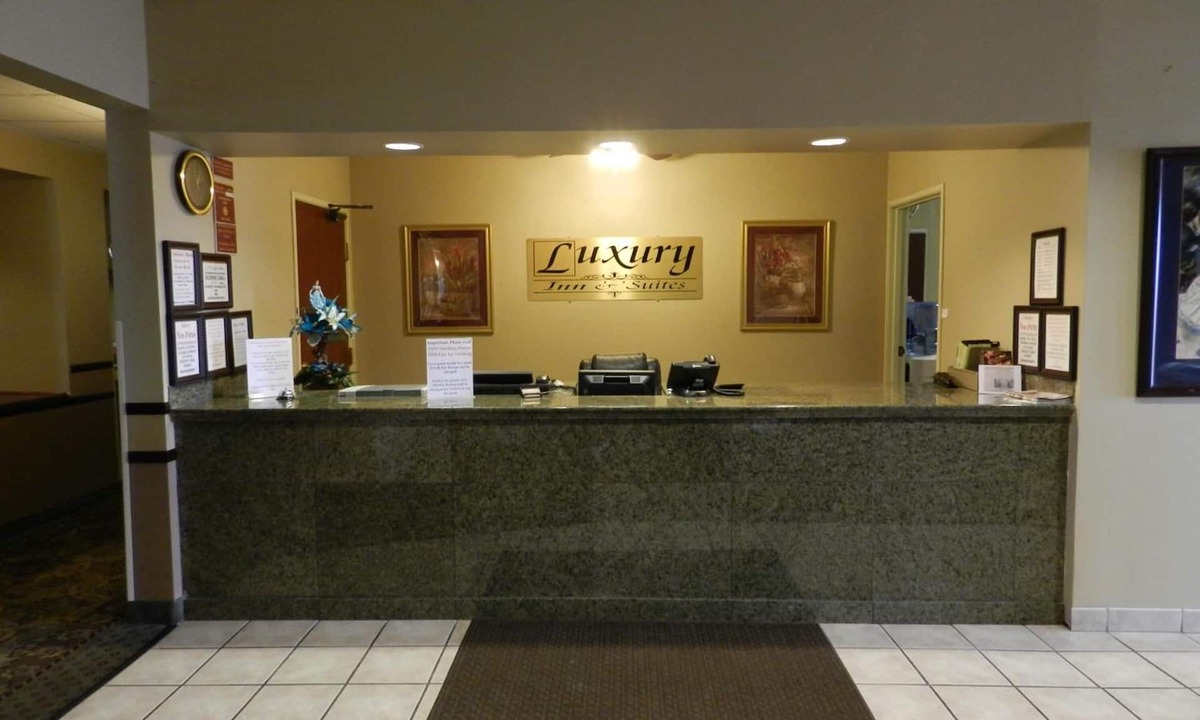 Troy Hotel | Bay Inn & Suites Troy