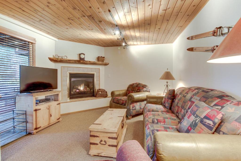 Whitefish Hotel | Bay Point Hillside 18C Down