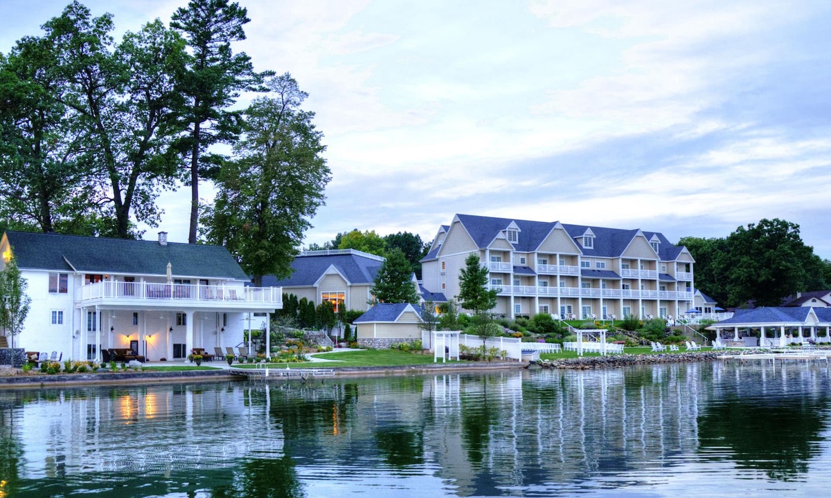 Shelbyville Hotel | Bay Pointe Inn