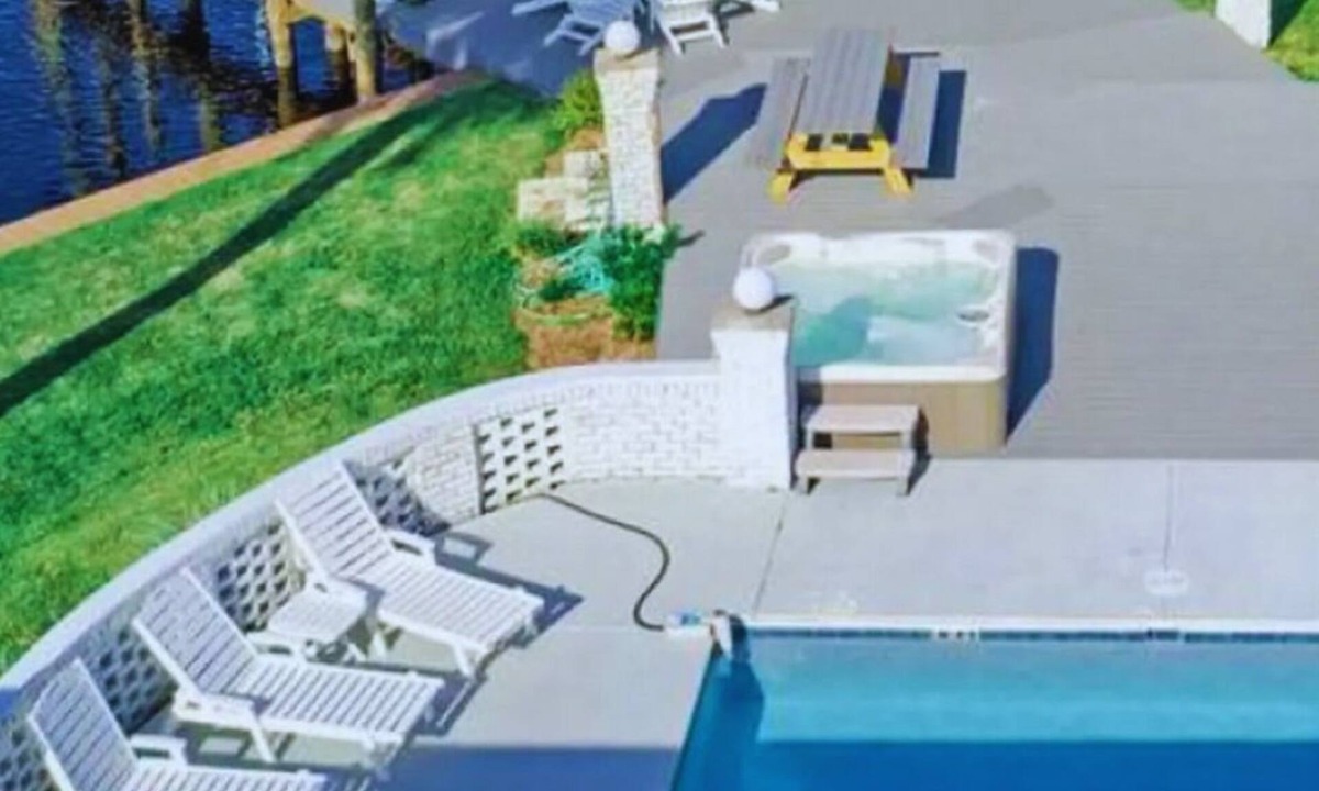 Woodlawn House | Bay Shore - Pool, Bay Access, Boat Rental