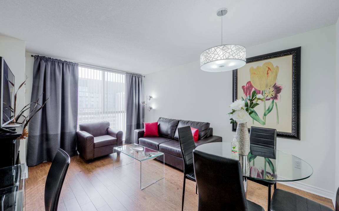 Bay Street Corridor Apartment | Bay St. Penthouse 1 Bedroom 1 Bathroom condo Sleeps 4 Walk to Sick Kids Hospital