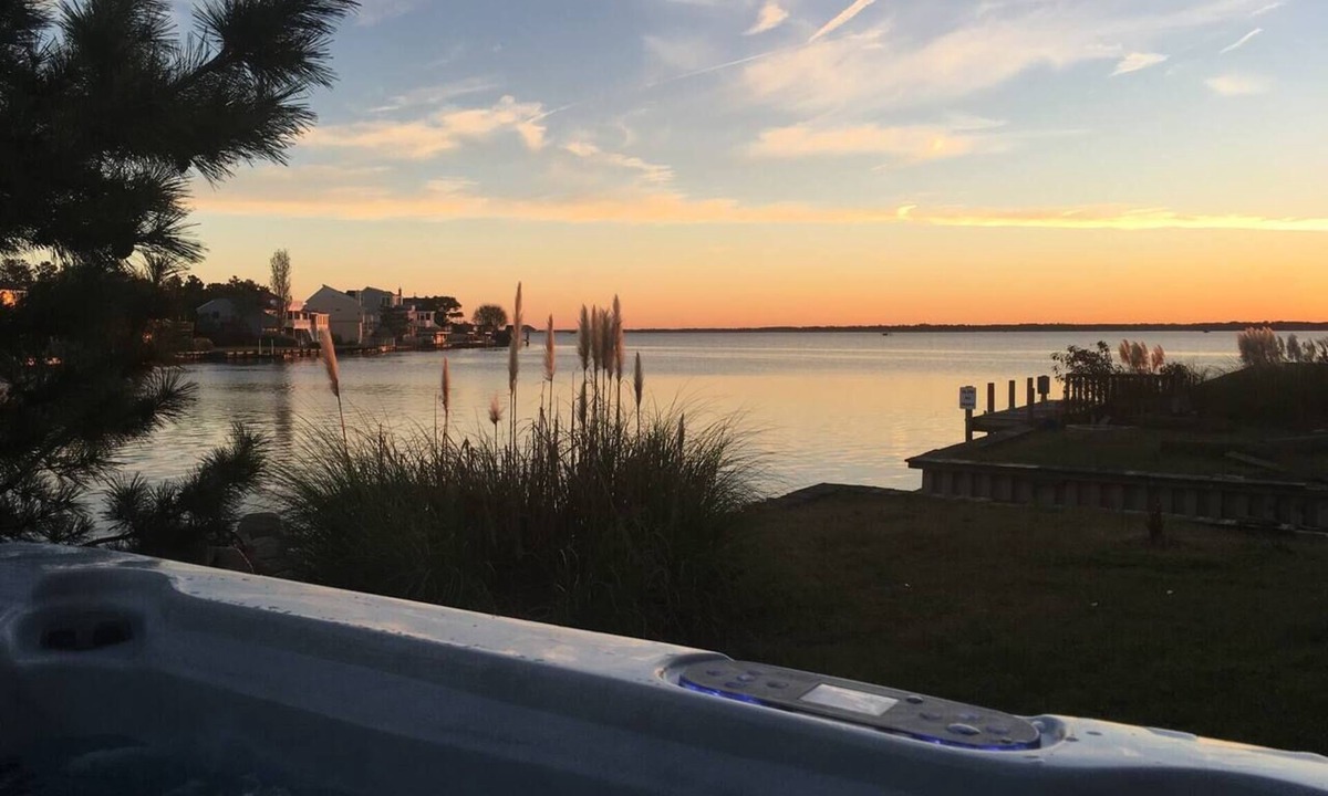 Sandbridge House | Bay view | 3BR House | Hot Tub & Private Dock