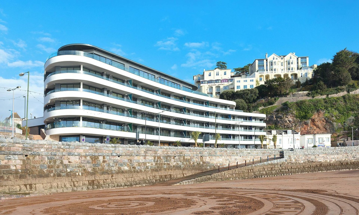 Torquay City Centre Cottage | Bay View Abbey Sands