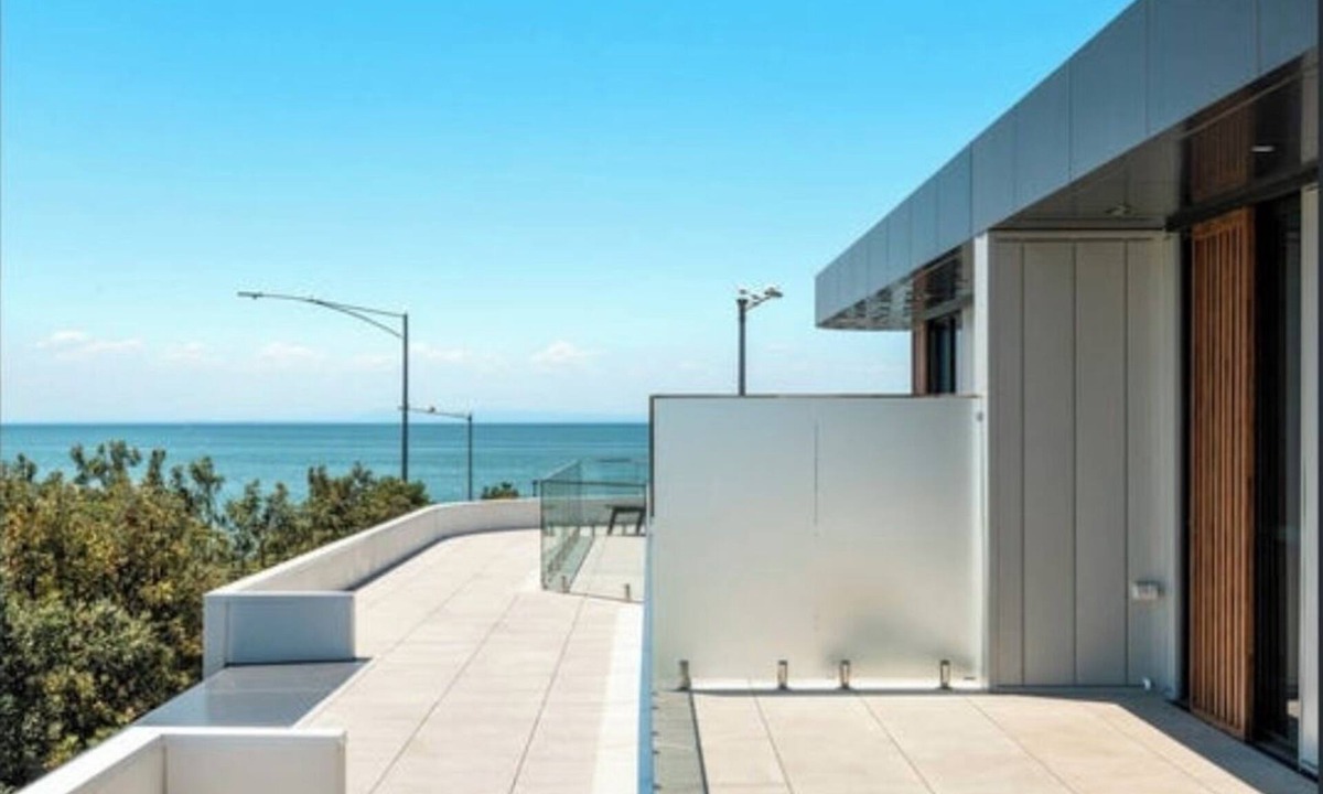 St Leonards Apartment | Bay view apartment