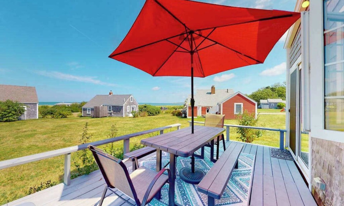 Barnstable House | Bay view cottage w/deck, gas grill & great view - steps to private beach