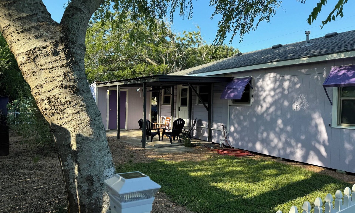 Long Mott Cottage | Bay view fisherman's cottage. Located in Seadrift, near Port O' Connor, TX.