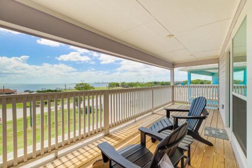 La Porte House | Bay-View La Porte Home Rental: Steps to Beach!