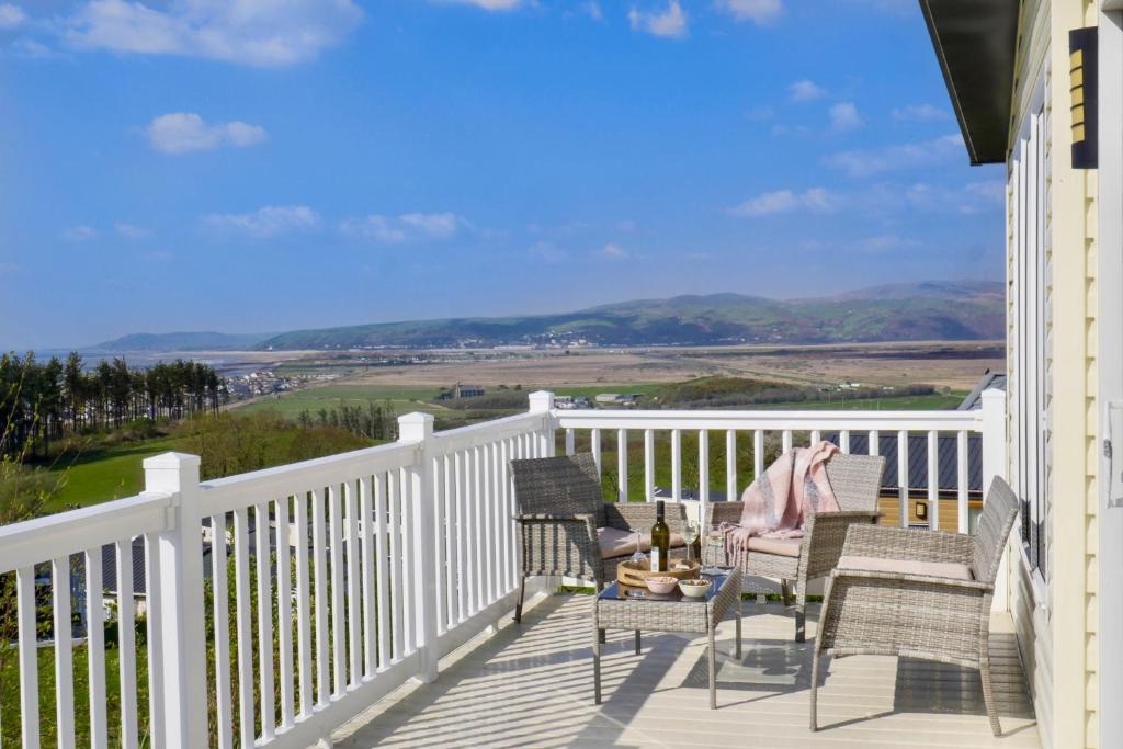 Borth House | Bay View Lodge, Brynowen