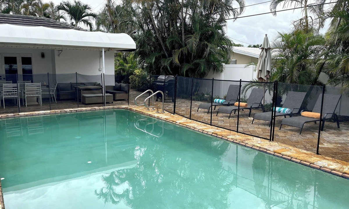Coral Heights Villa | BAY VIEW VILLA 8 GUESTS POOL WIFI GARAGE