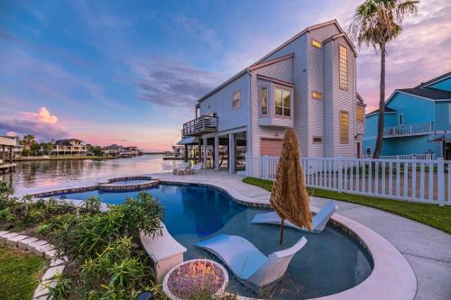 Jamaica Beach House | Bay Views, Cozy Family Stay, Near Beach
