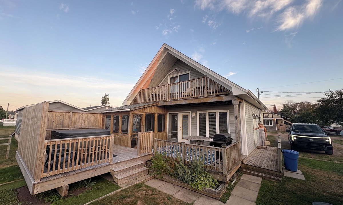 Grand Barachois Cottage | BAYBREEZE ON THE BEACH