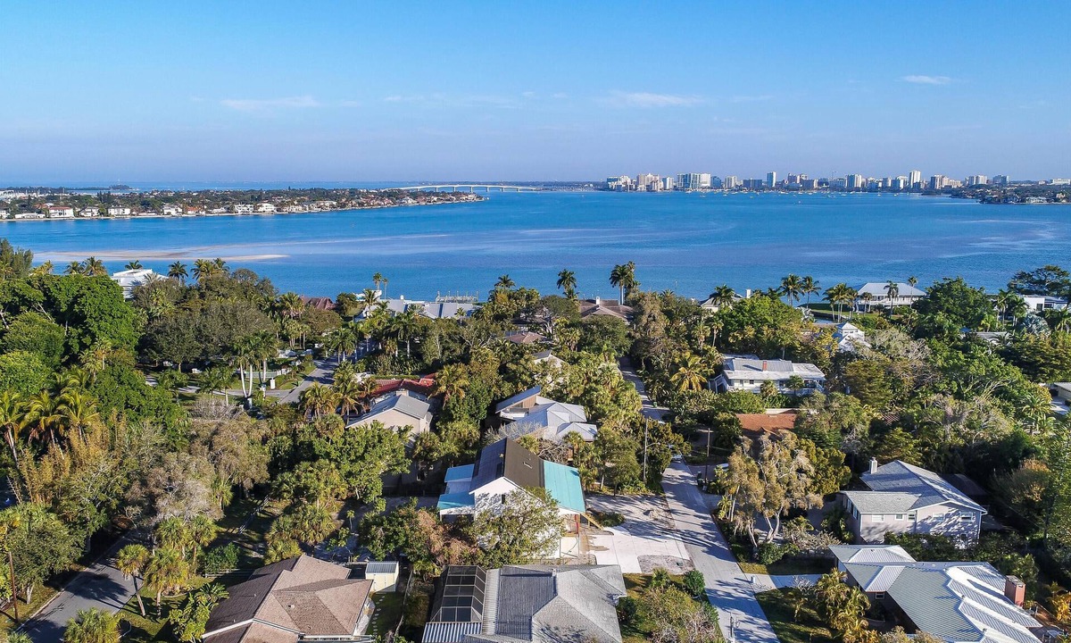 Bay Isle House | Baydream Bungalow | Pet Friendly Home w/Private Heated Screened-In Pool