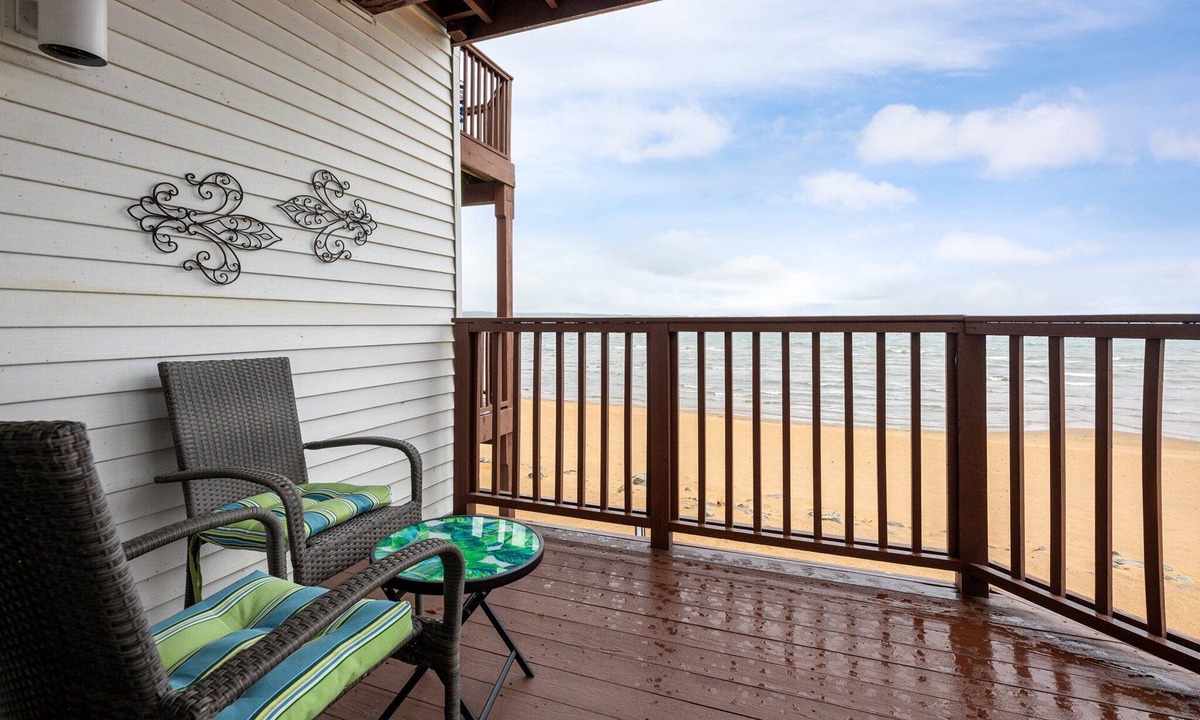 Traverse City Condo | Bayfront Bliss at the Beaches