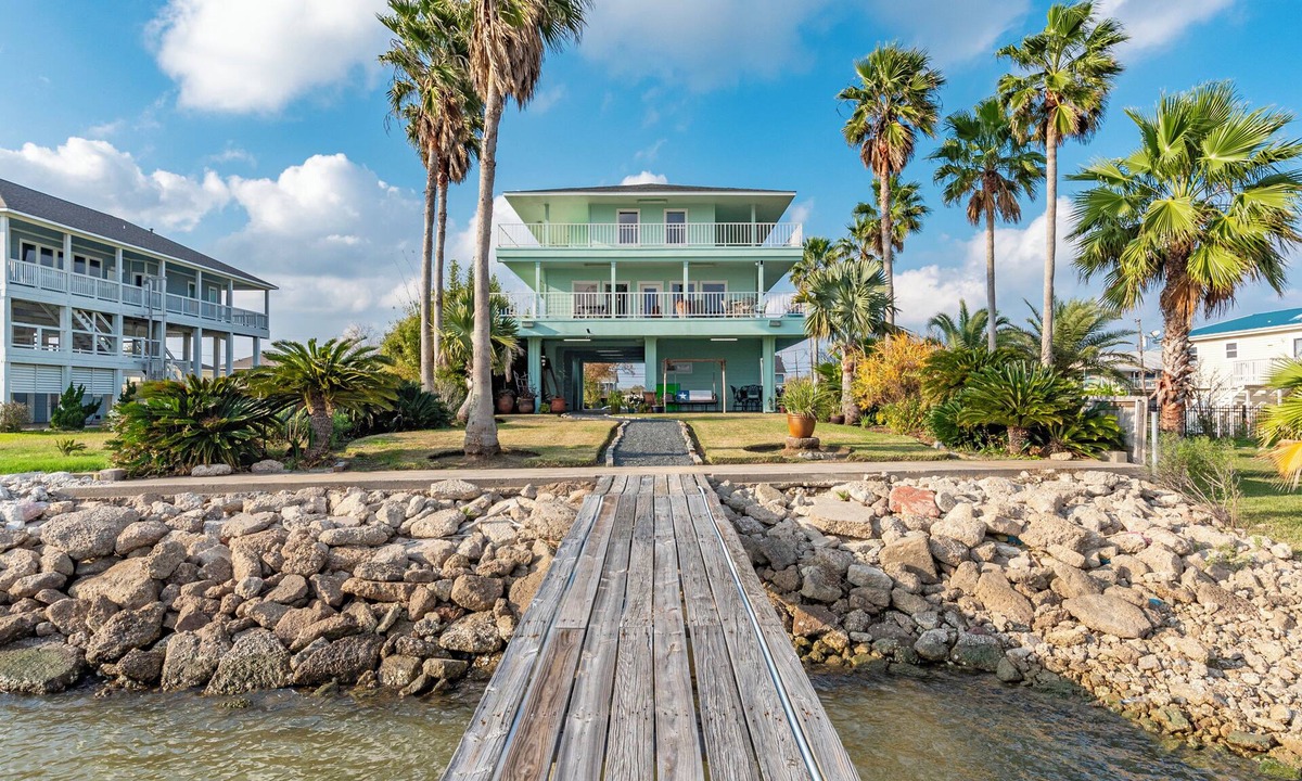 Dickinson House | Bayfront Breeze - Waterfront w/Private Lighted Fishing Dock - Available 24/7