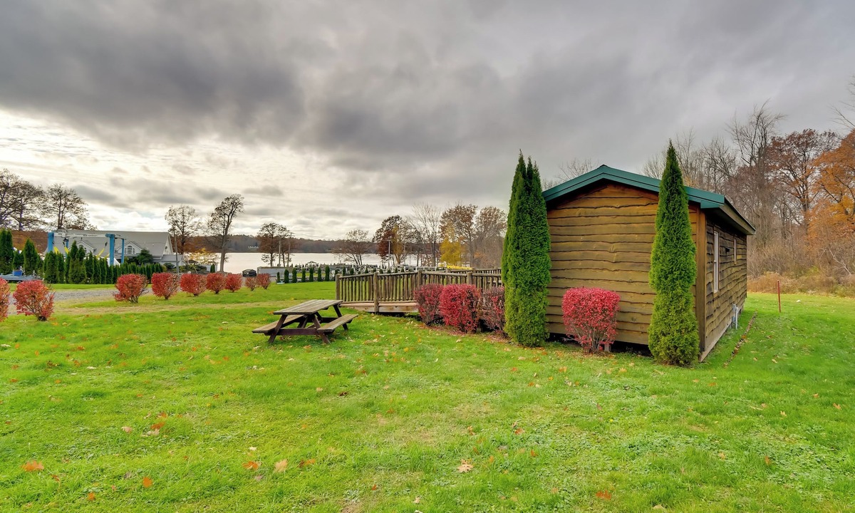 North Rose Cabin | Bayfront Cabin 4: Docks & Access to Lake Ontario!