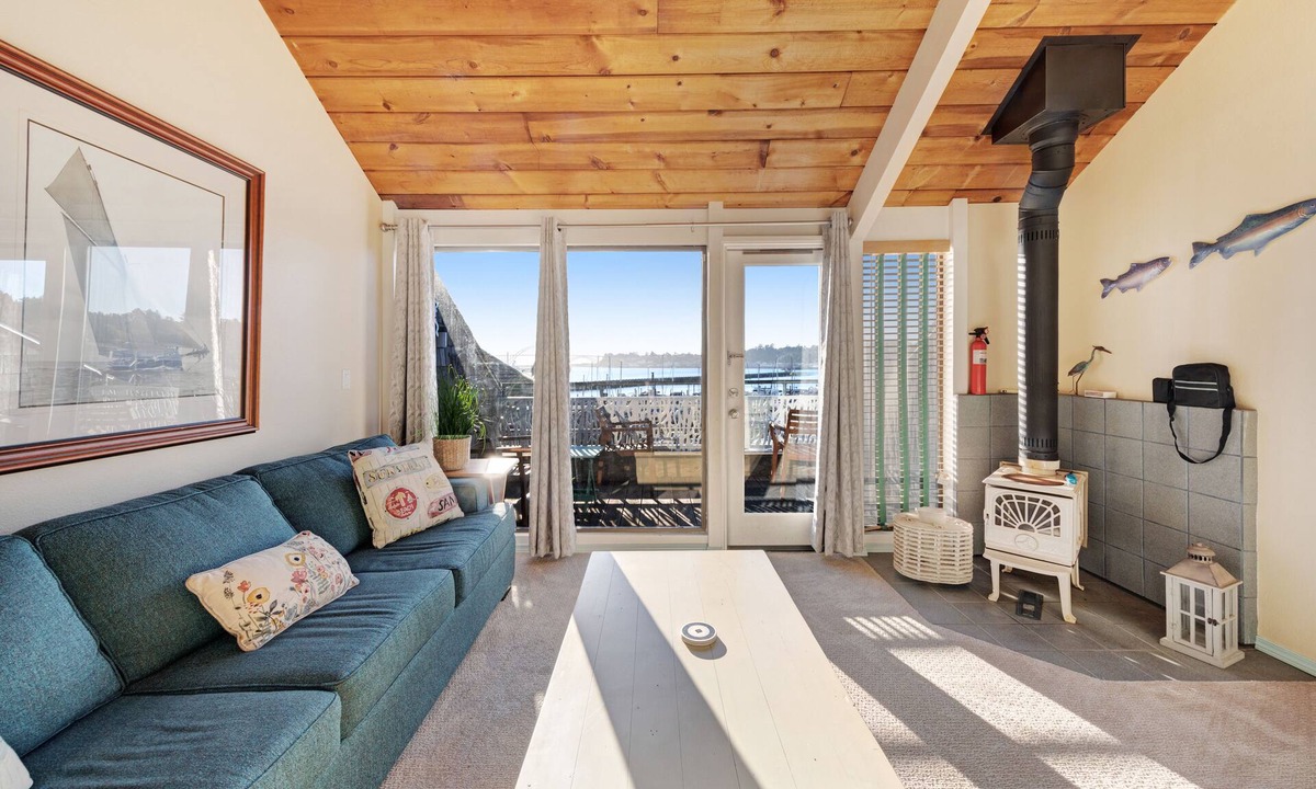 Newport Condo | Bayfront Condo with Spectacular Views & a Shared Gym