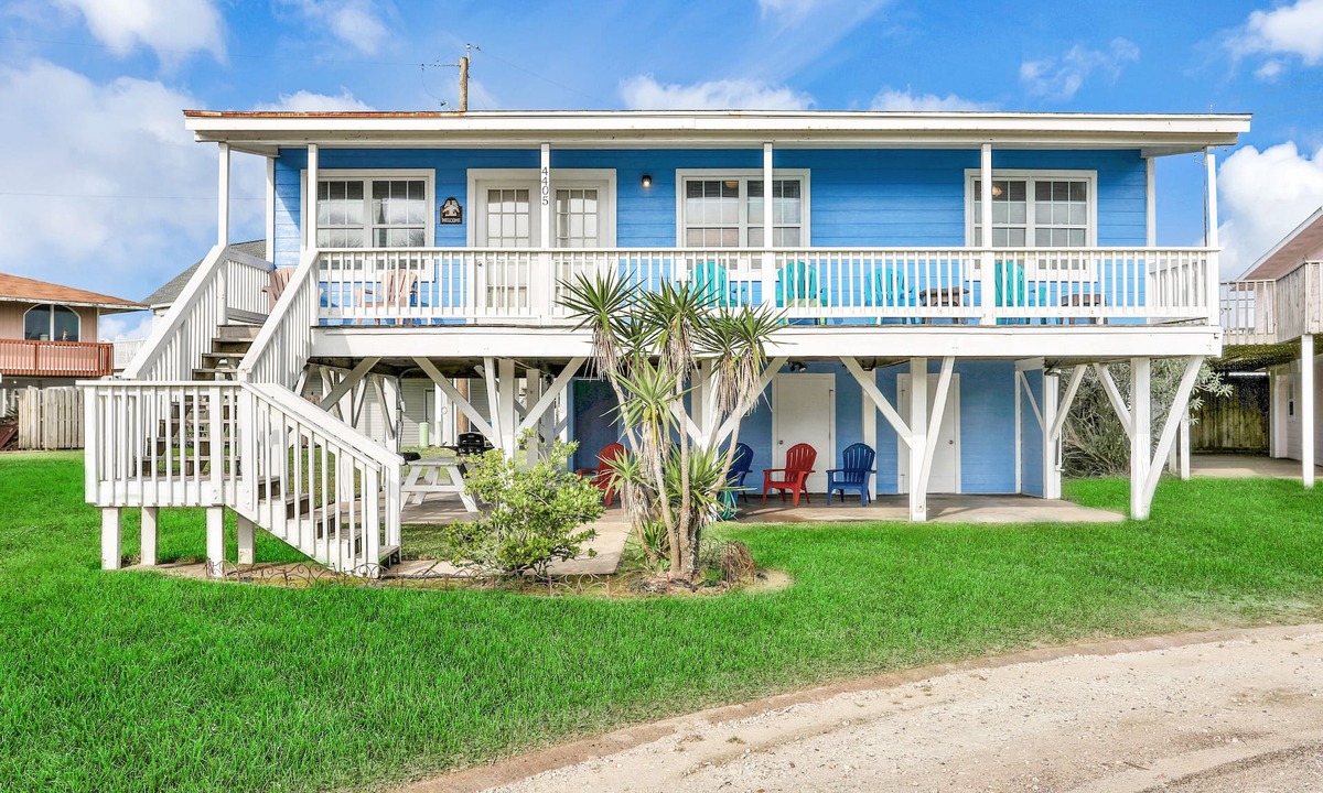 Acapulco Village Cottage | Bayfront dog-friendly home w/water views and dock access