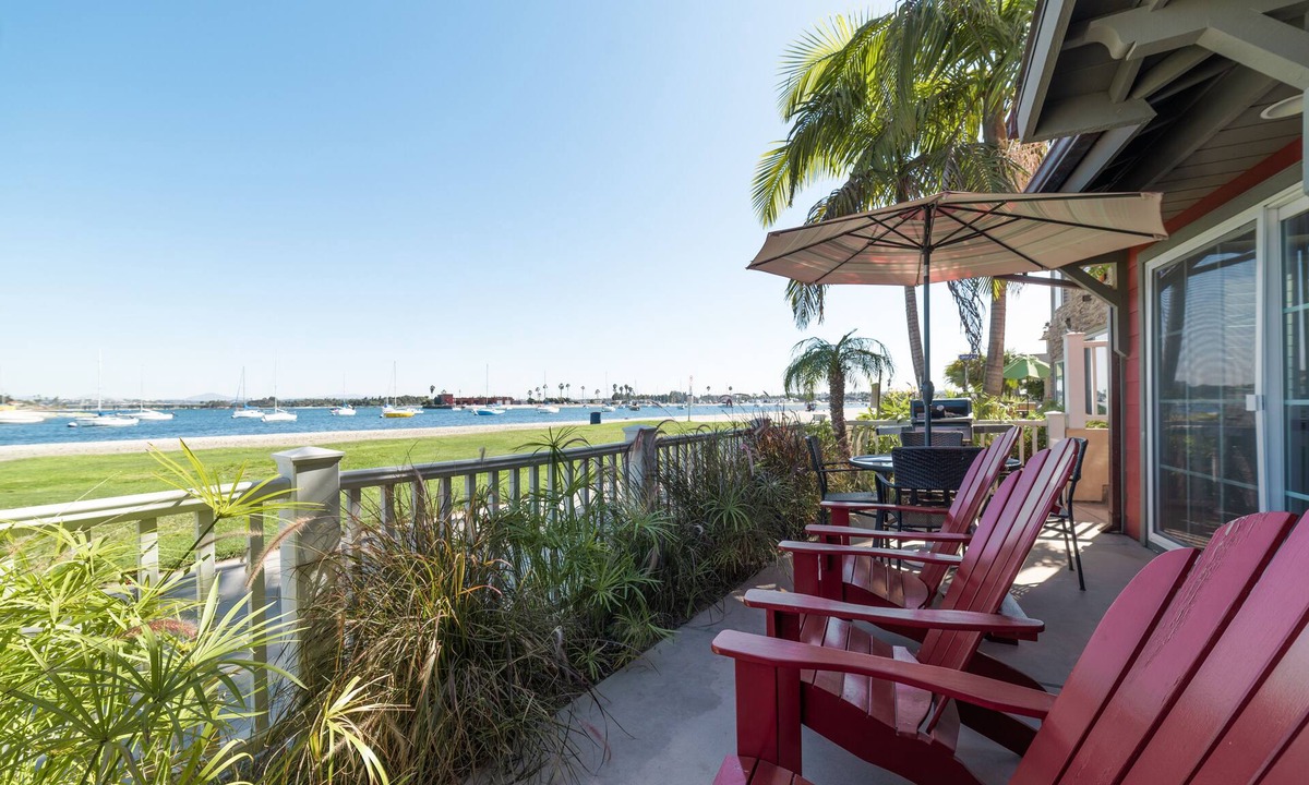 Mission Beach House | Bayfront Dreams - Bay Views, Garage, Boardwalk & Patio