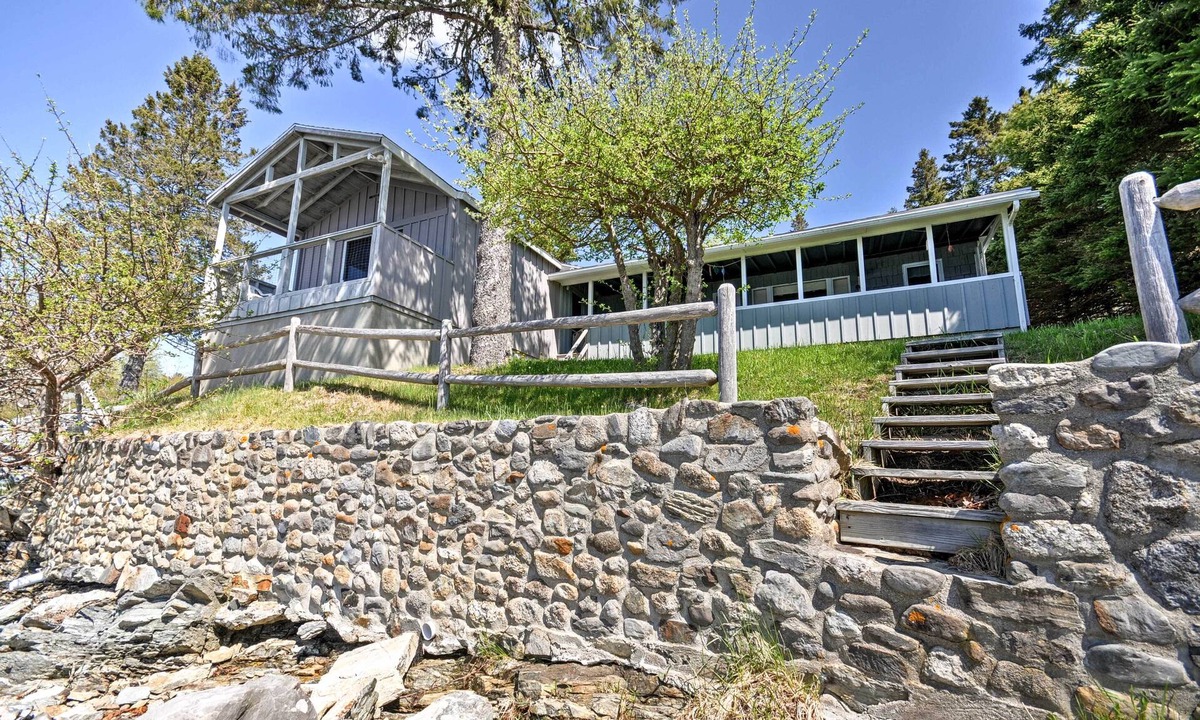 Hancock Cottage | Bayfront Hancock Cottage w/Beach Access & Views!