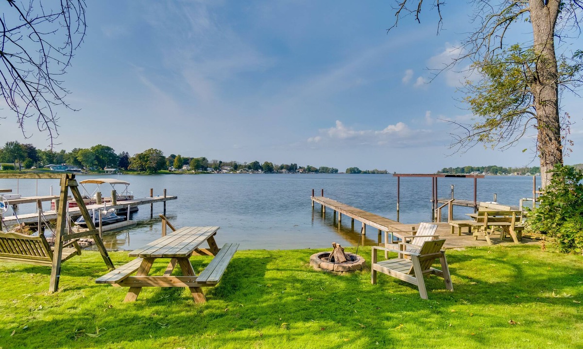 Wolcott House | Bayfront Home w/Dock & Deck in Wolcott!