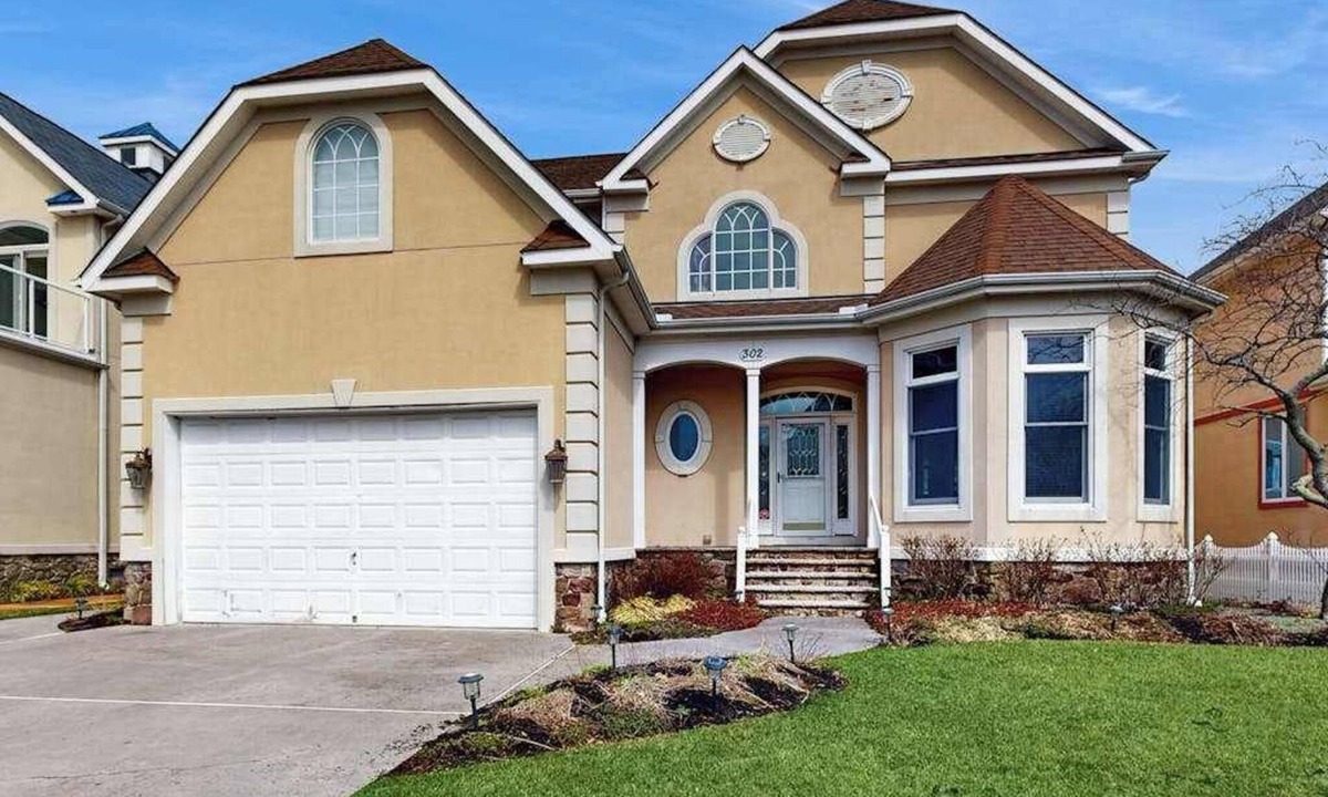 Heron Harbour Isle House | Bayfront home with WiFi, fireplace, & pool
