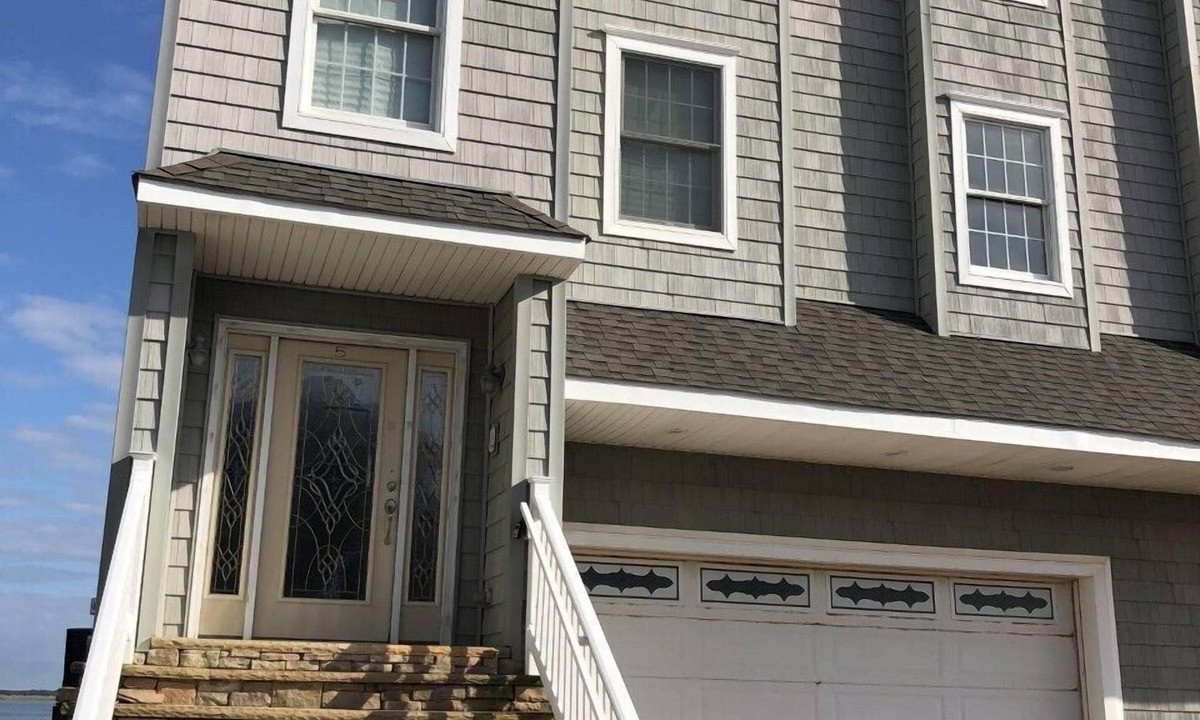 West Wildwood House | BAYFRONT! INTERNET, CENTRAL A/C, DECK & MORE!