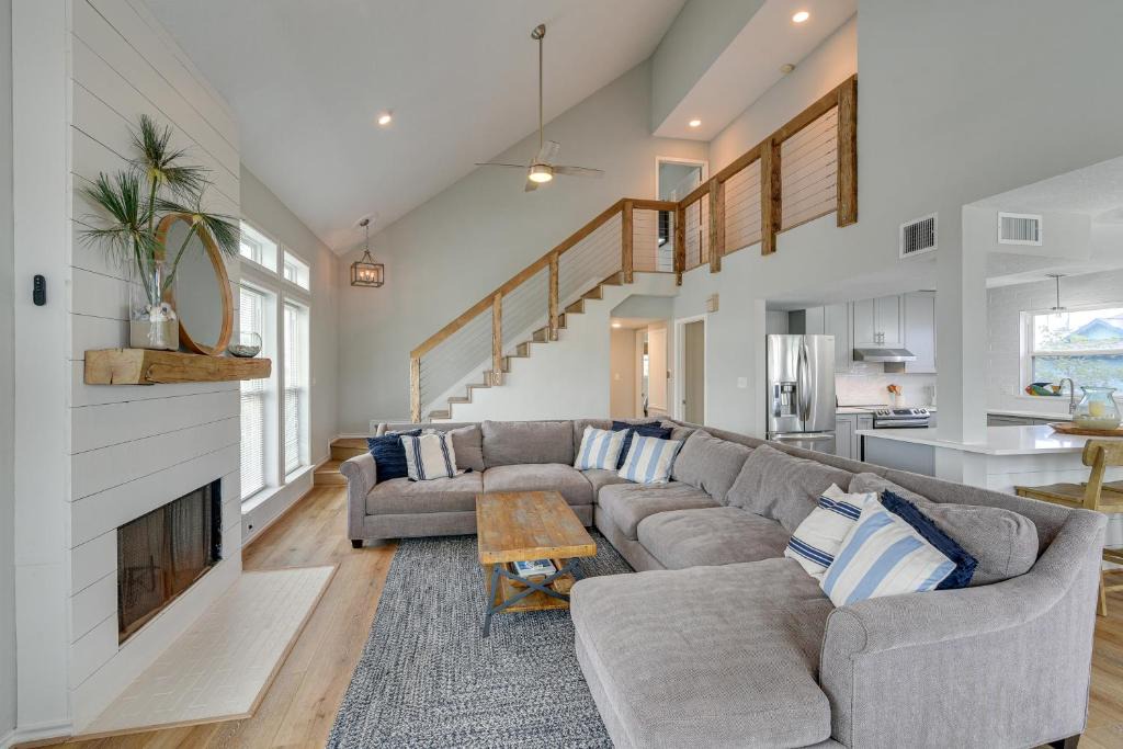 Jamaica Beach House | Bayfront Jamaica Beach House Canal Access and Decks