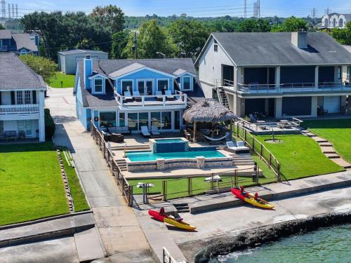 Clear Lake Shores House | Bayfront Luxury House with Pool
