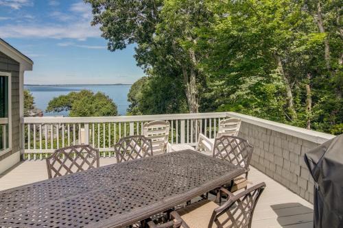 Plymouth House | Bayfront Plymouth Gem w/Sunroom, Steps to Shore!