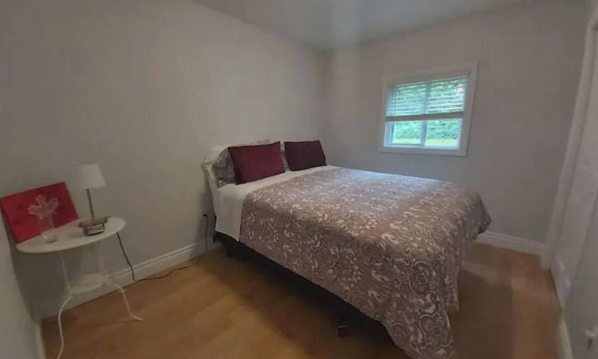 Hope Bay House | Bayfront Rustic Cottage | 4Br + Pet Friendly