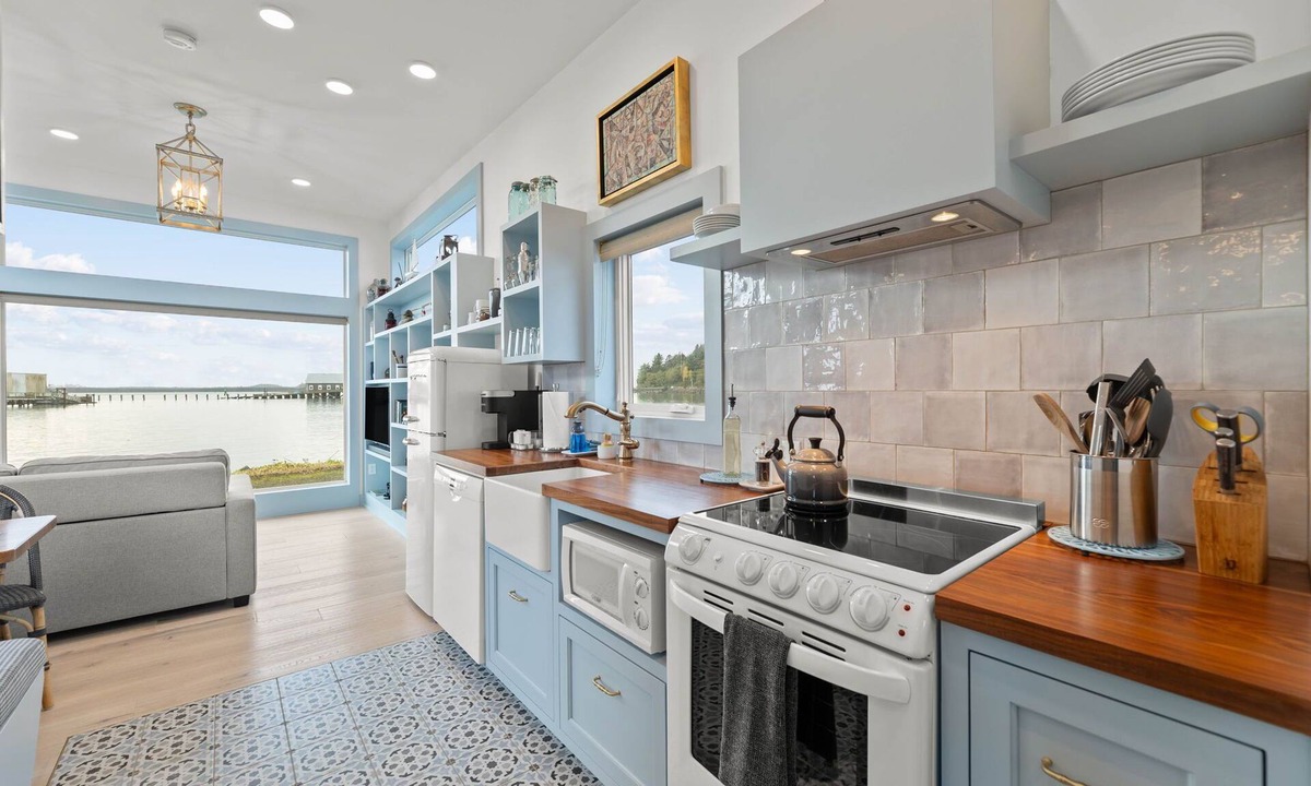 Garibaldi House | Bayfront Tiny Home - Tillamook Bay/Garibaldi