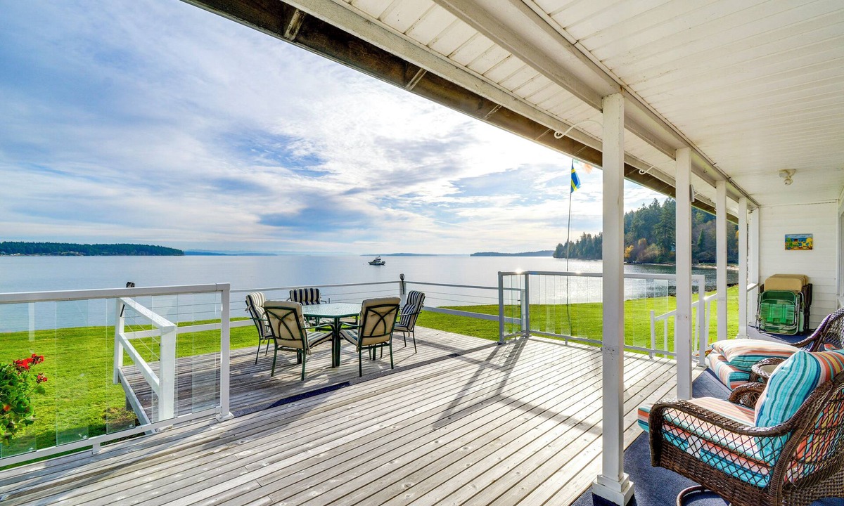 Port Hadlock House | Bayfront Port Hadlock Retreat w/Grill & Deck!