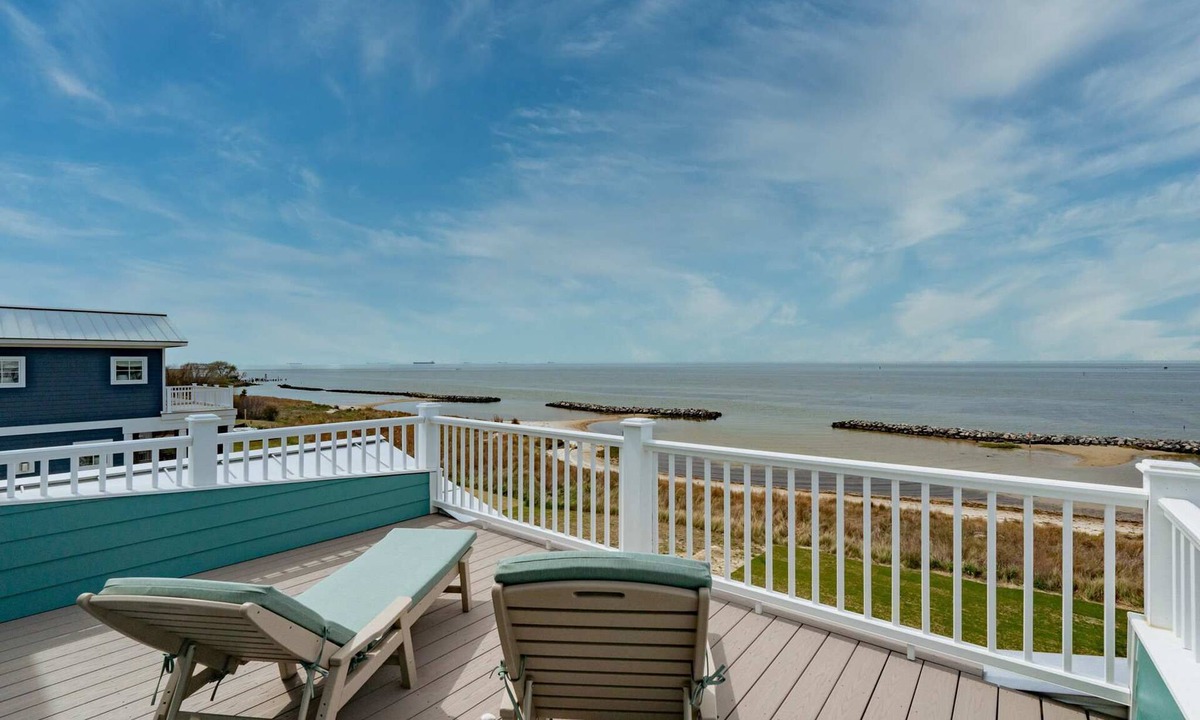 Cape Charles House | Bayfront Views, Beach + Putting Green—Bay Creek