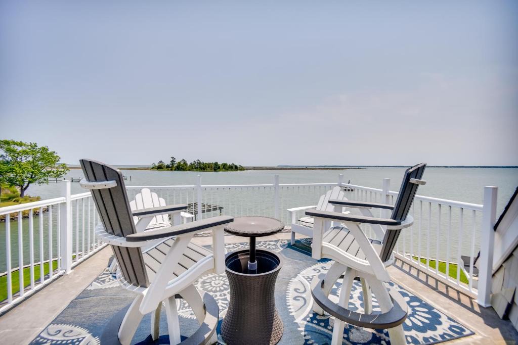 White Stone House | Bayfront White Stone Escape with Private Beach!